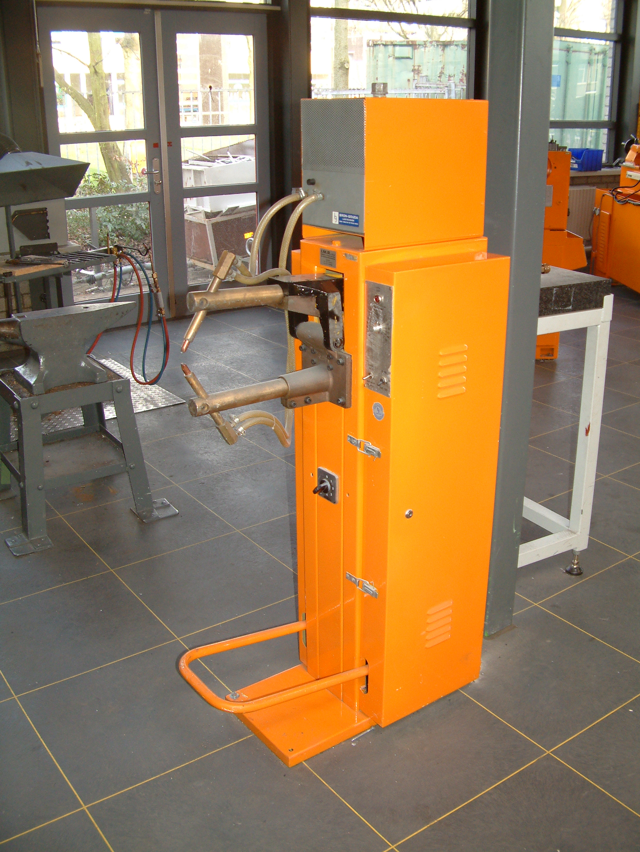FastSpotter resistance spot welder in operation