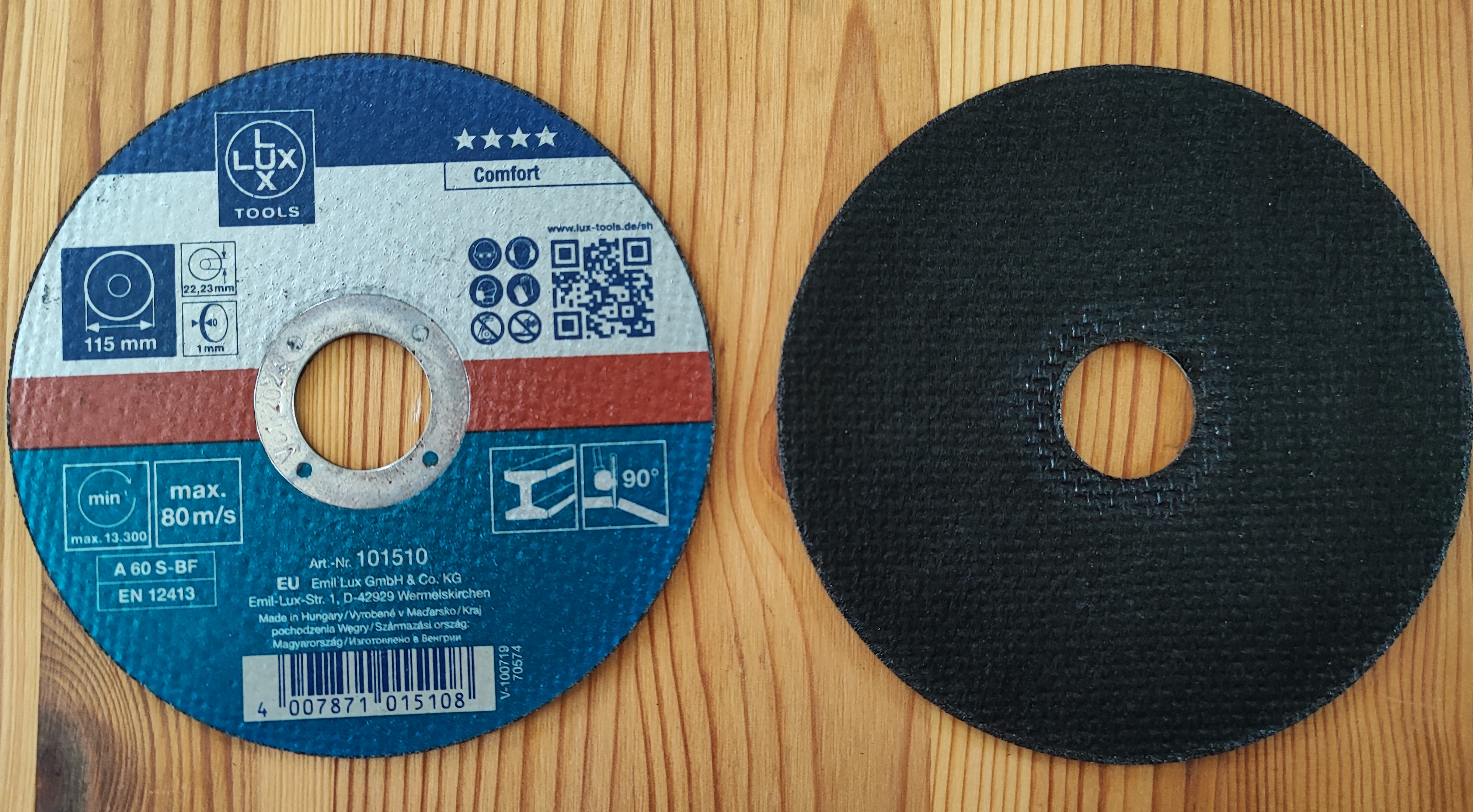 Cut-off wheel disc for angle grinder - thin disc for slicing through metal