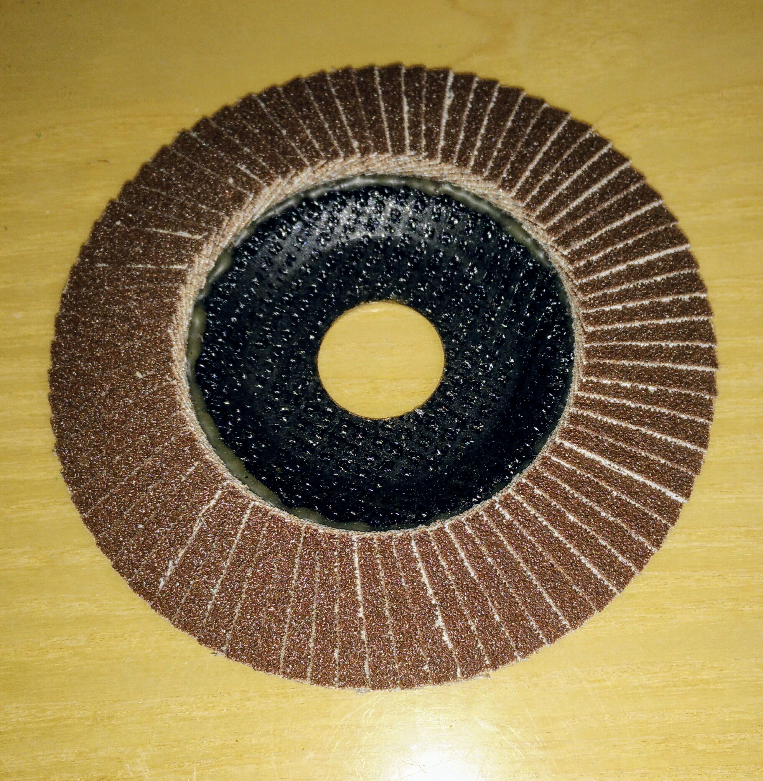 Flap disc for angle grinder - overlapping sandpaper flaps for fine finishing and polishing